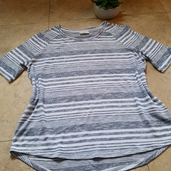 🔵3/$30  Striped T-Shirt - Picture 2 of 11